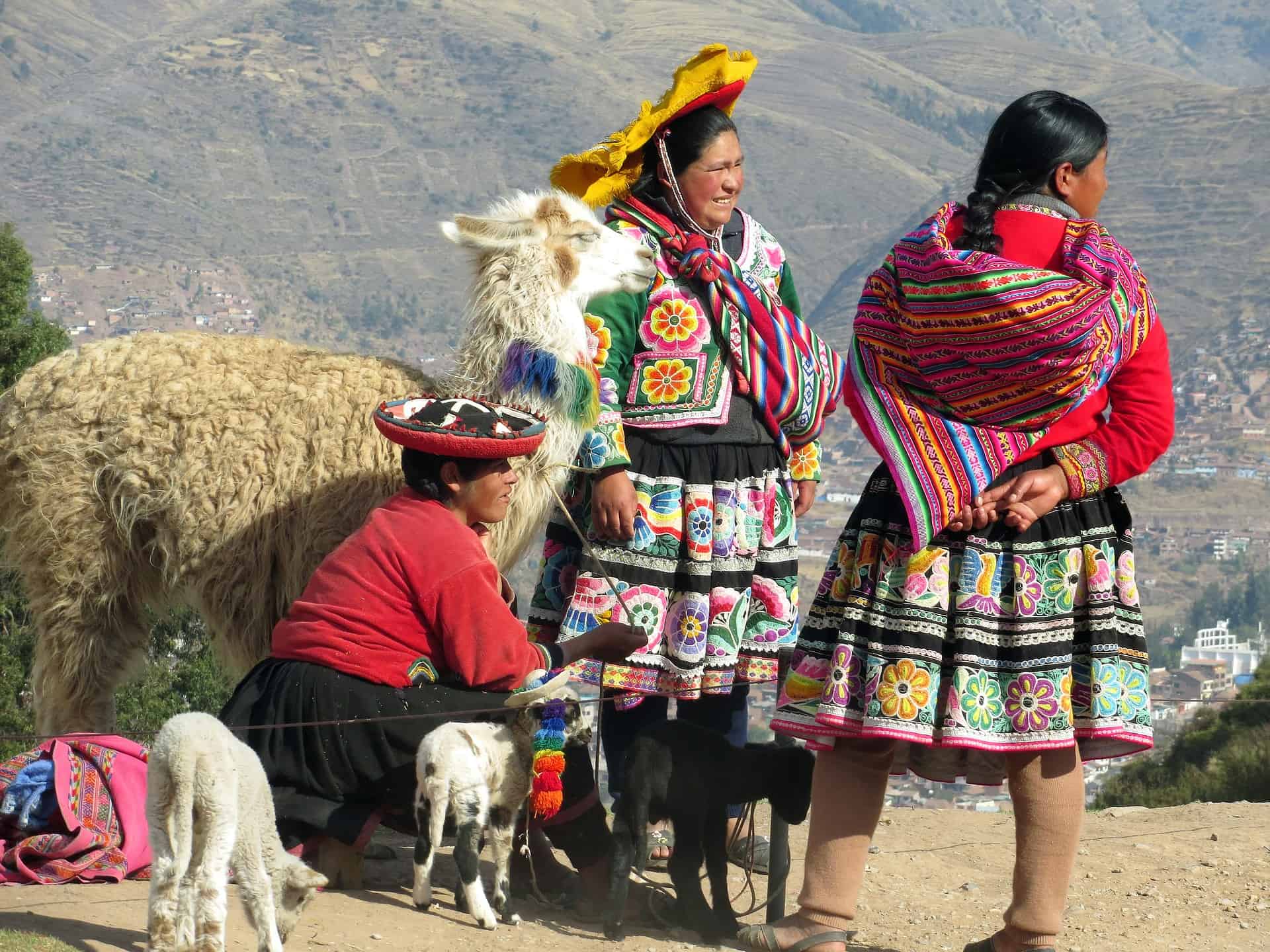 Peru-women-alpaca